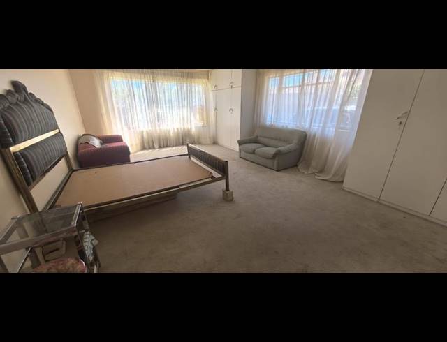 5 BEDROOM HOUSE FOR SALE IN FLEURHOF